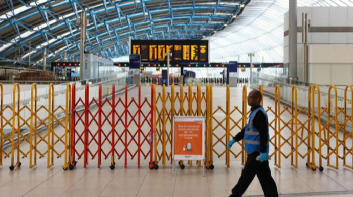 İngiltərədə qatarların hərəkəti iflic oldu 