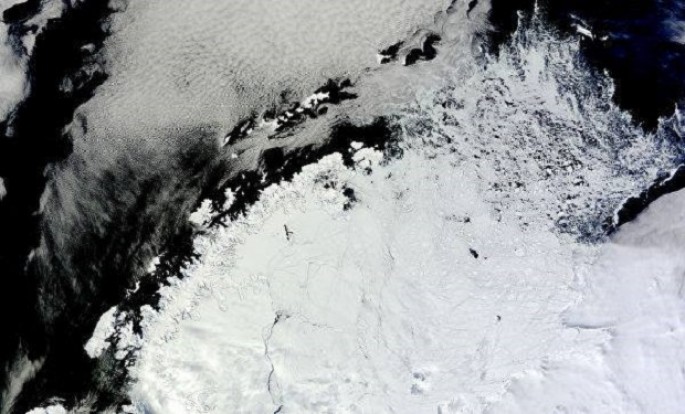 Alimlər Antarktikadakı sirli gölə çatdılar