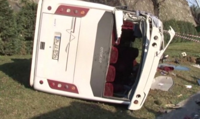 Polislərin olduğu avtobus aşdı: 13 yaralı