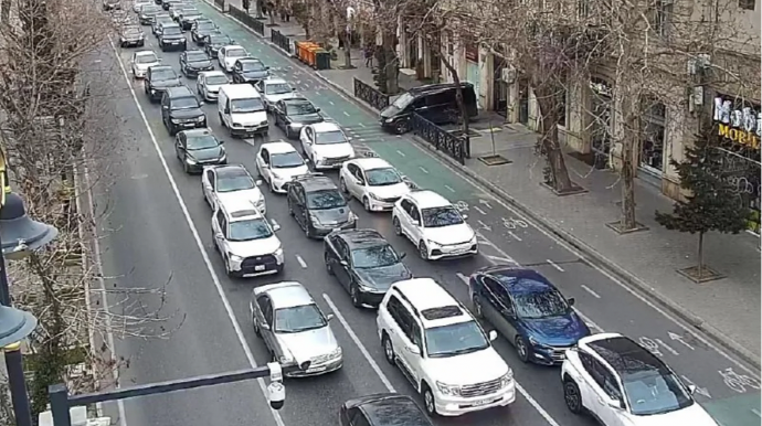 Bu yollarda tıxac var - SİYAHI 