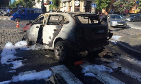 Məşhur jurnalisti avtomobilində partlatdılar - FOTO