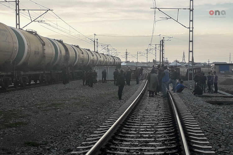 Gəncədə 35 yaşlı kişini qatar vurub öldürdü - VİDEO-FOTO