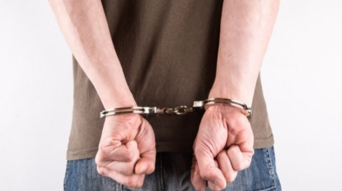 Bakıda yeniyetmə evdən pul və qızıl oğurladı 