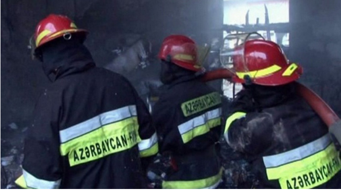 Bakıda köşk, Ucarda ikimərtəbəli bina yanıb 