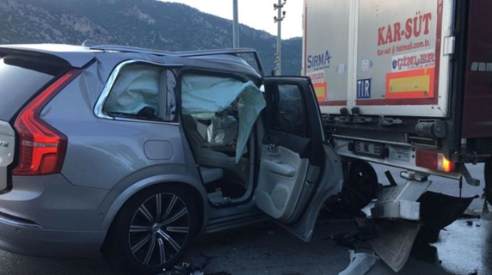 Məşhur müğənni qəzaya düşdü - FOTOLAR 