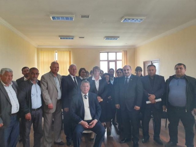 Deputat Çingiz Qənizadə problemləri dinlədi