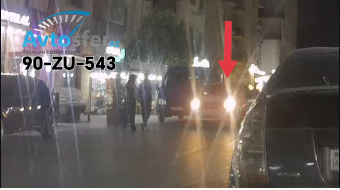 Sürücü yaşayış kompleksinin həyətində "zmeyka" edib narahatlıq yaratdı - VİDEO