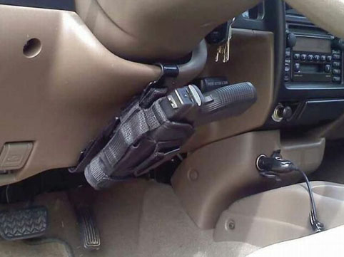 “BMW”dən tapança, 2 ədəd patron darağı və 38 ədəd patron aşkar edilib