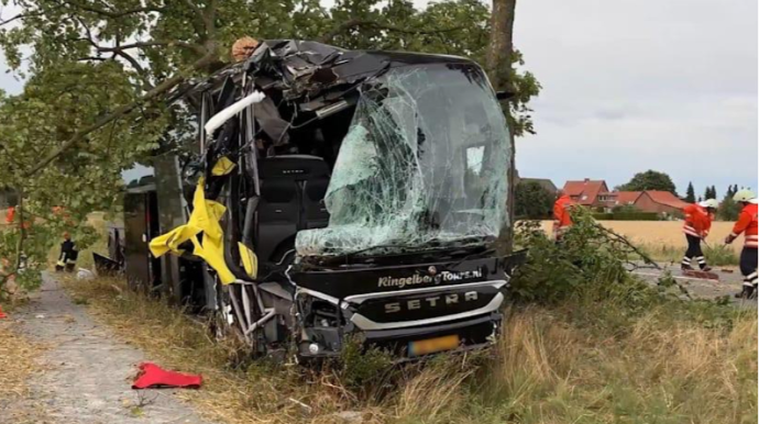 Sərnişin avtobusu aşıb, altı nəfər xəsarət alıb 