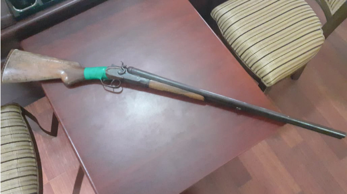 Qəbələdə iki qardaşdan silah götürülüb 