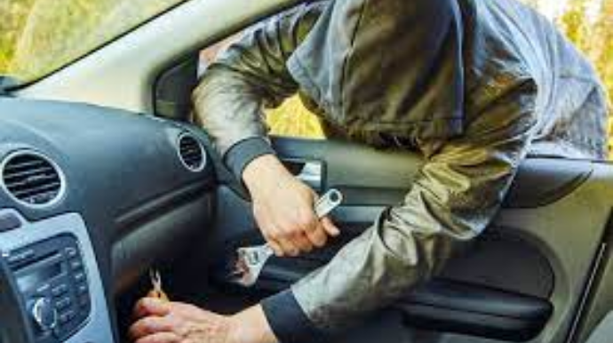 Bakıda "Toyota"nı oğurlayıb sökdülər