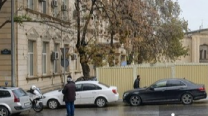 Metronun "İçərişəhər" stansiyasının yaxınlığındakı parklanmanın bağlanma SƏBƏBİ BİLİNDİ 