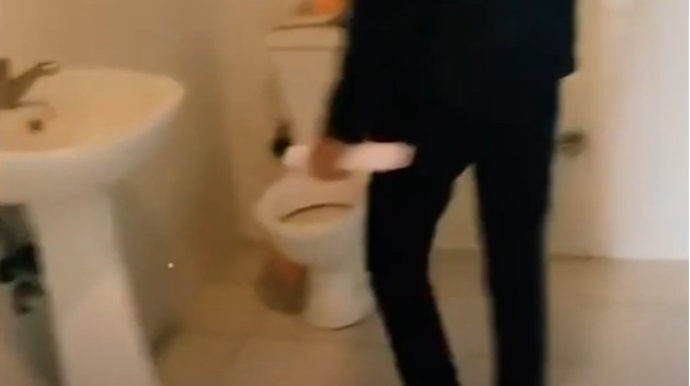 Baş həkim tualetin videosunu çəkən şəxsi polisə verdi 