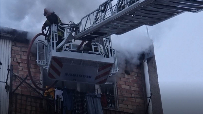 Balakəndə ev yanıb