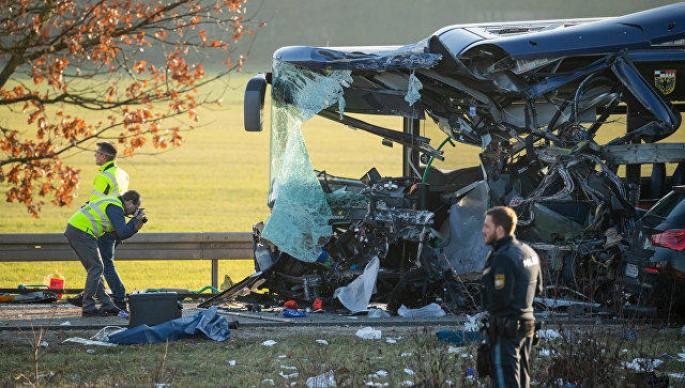 Ağır yol qəzası: 1 ölü, 40 yaralı