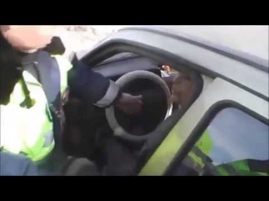 Yol polisindən xanım sürücüyə qarşı kobudluq - VİDEO