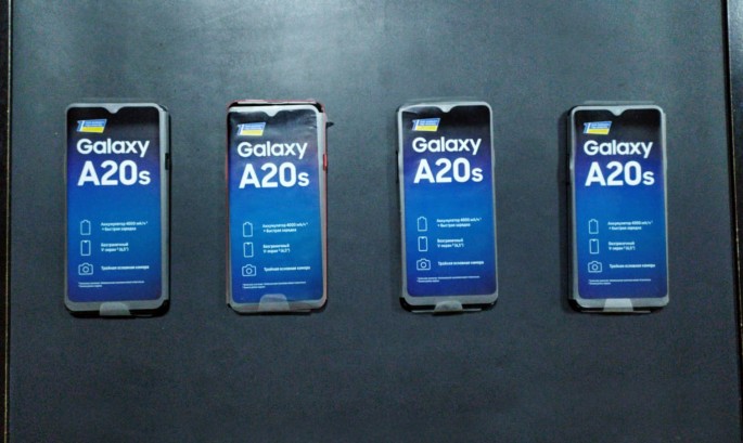 Oturacaqların içərisində 4 ədəd mobil telefon aşkarlandı