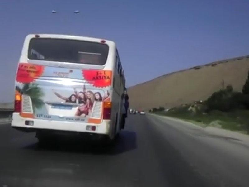 Avtobus sürücüsü 20 qəpiyə görə hoqqa çıxarır, bəs sən?  - VİDEO
