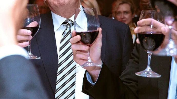 Prezidentlə özəl şam yeməyi  5 milyon dollara başa gəlir 