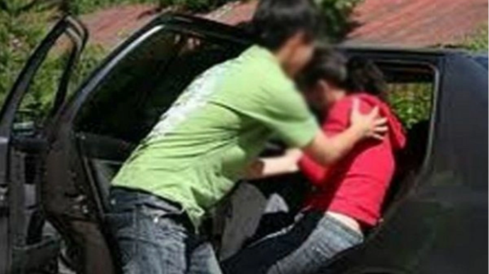 Sevgilisini qaçırarkən qayda pozdu - Dostu ilə birlikdə həbs edildi 