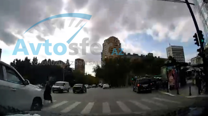 Yolu haradan gəldi keçəndə həm özünüzü, həm də başqalarını... - VİDEO 