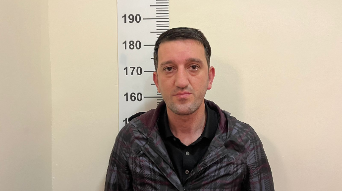 Sosial yardım düzəltmək adı altında dələduzluq edən şəxs saxlanılıb - VİDEO