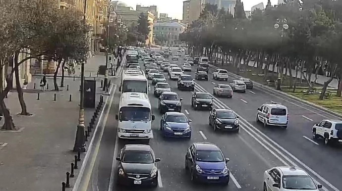 Bakının bir sıra yollarında tıxac yaranıb 