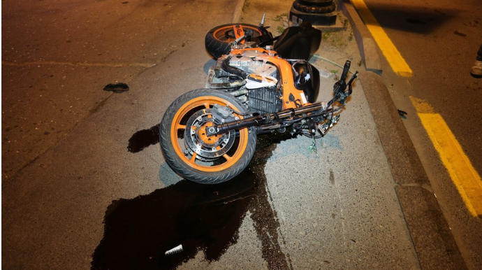 Xırdalanda motosiklet avtomobillə toqquşub, xəsarət alan var 