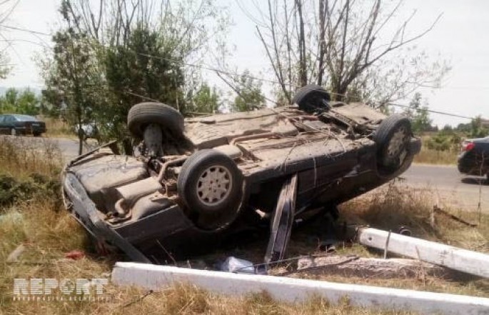 Masallıda maşın yoldan çıxaraq aşdı: 4 yaralı - FOTO