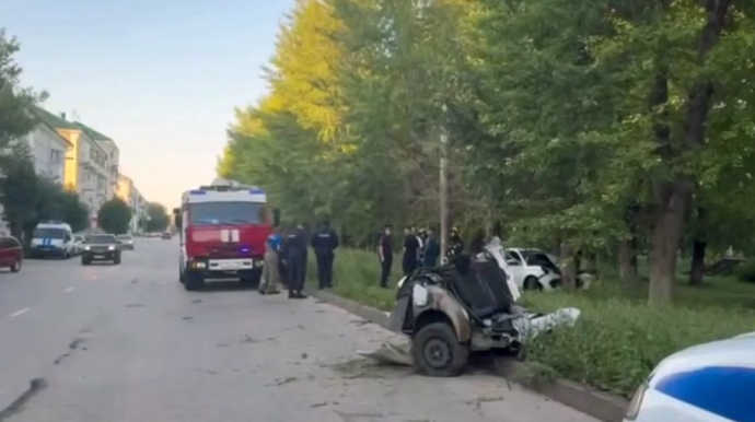 Dəhşətli yol qəzası: Avtomobil iki yerə bölündü, ölənlər var - VİDEO 