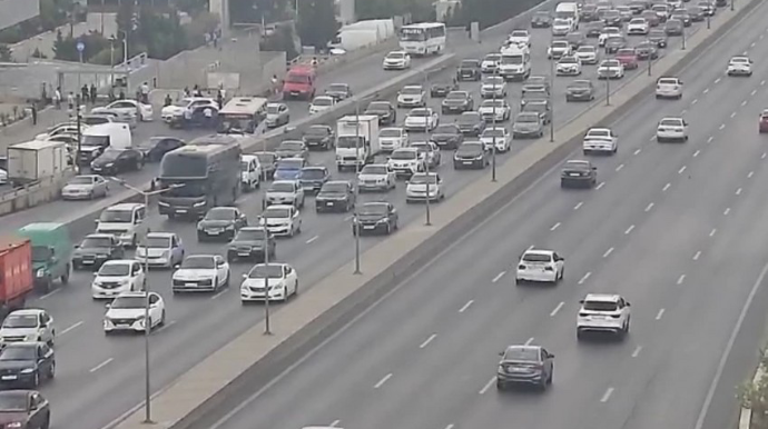 На каких улицах Баку 13 августа наблюдаются транспортные заторы? - ФОТО