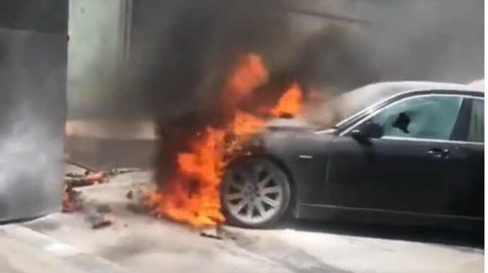 Bakıda iki bahalı maşın yandı “BMW” və “Hyundai”    - VİDEO