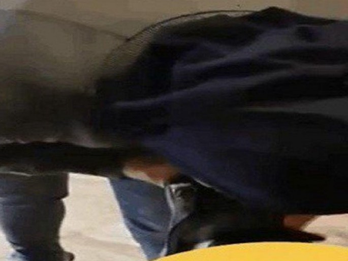 Zabit arvadının ayağını başqa qadına öpdürdü - VİDEO