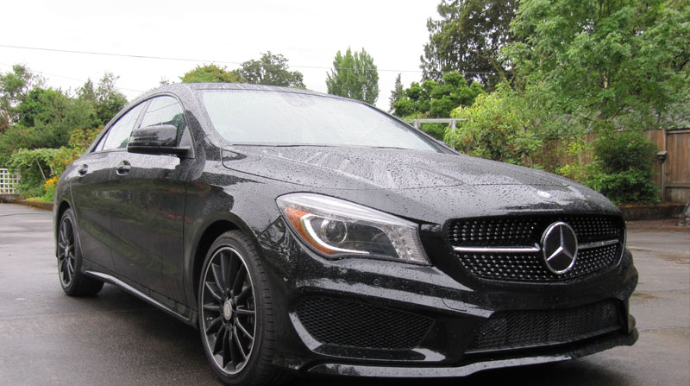 Maşını sürücüdən alıb özü sürdü - Piyadanın ayağını sındırıb 5 manatla yola saldı 