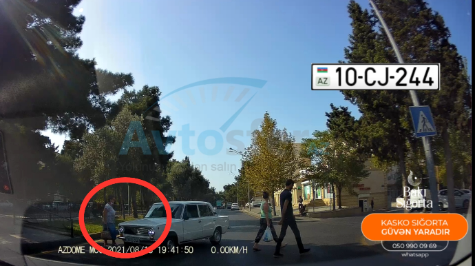 Yol polisi piyadaya təhlükə yaradan sürücünü cərimələdi - VİDEO