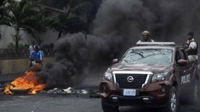 Keçmiş senator və qardaşı oğlu avtomobildə yandırılaraq öldürülüb 