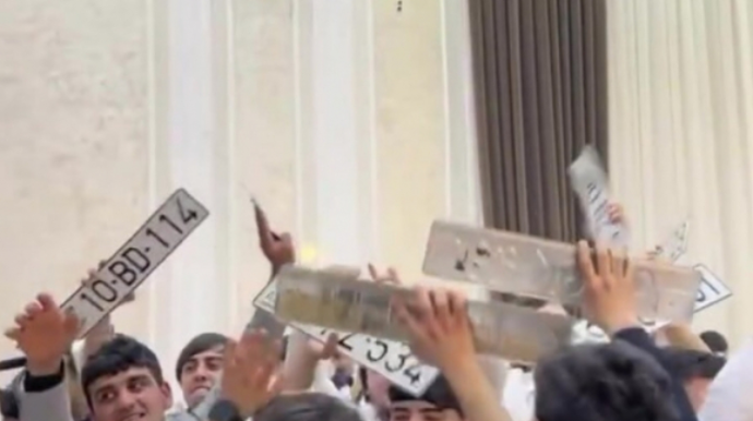 Bakıda toyda qəribə görüntü MÜZAKİRƏ YARATDI - VİDEO 