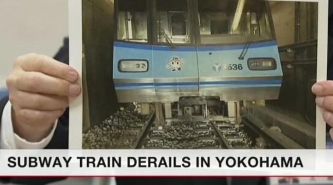 Metroda qatar relsdən çıxıb