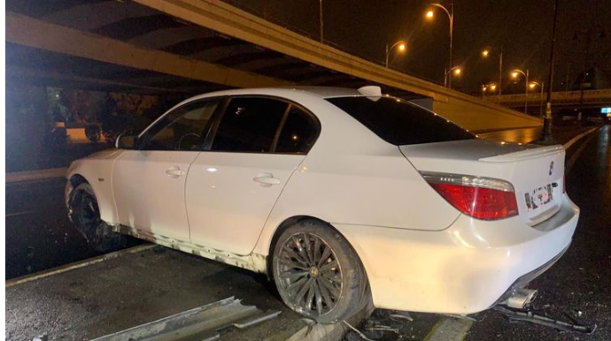 Bakıda "BMW" səkiyə çırpıldı: "protiv" yola çıxdı və...   - FOTO