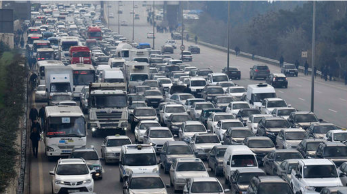 Sürücülərin NƏZƏRİNƏ:  Bir sıra küçə və prospektlərdə tıxac yaranıb