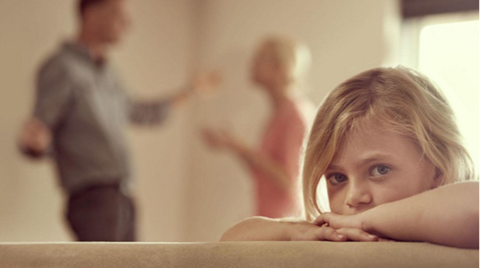 İcra məmuru borclunu müdafiə edir? - Ananın aliment iddialarına rəsmi cavab