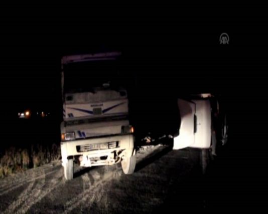 Mikroavtobusla yük maşını toqquşdu:  2 ölü, 7 yaralı