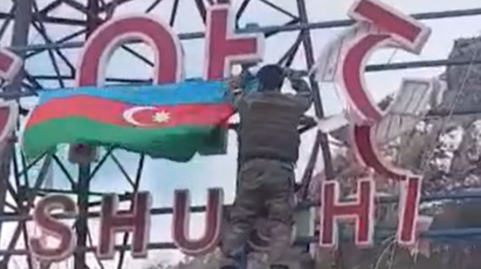 Кадры водружения азербайджанского флага над Шушой  - ВИДЕО