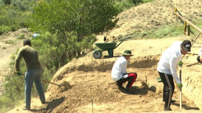 Naxçıvanda antik dövrə aid qəbir abidəsi və keramika nümunələri aşkarlandı   - FOTO