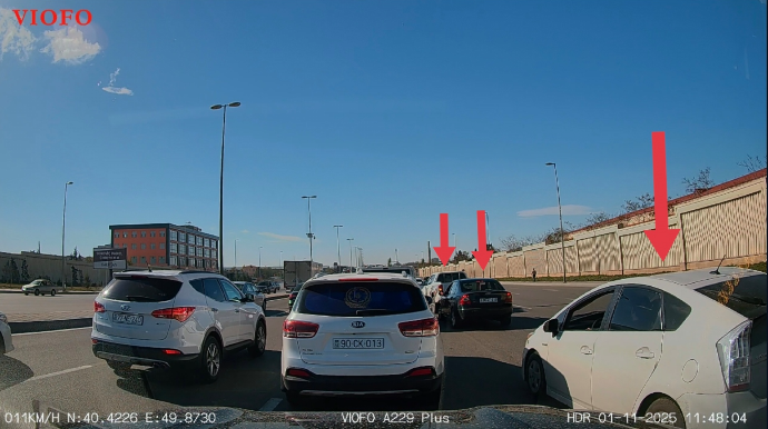 Sürücülərin bu qayda pozuntusu yolda hərəkəti iflic edir - VİDEO