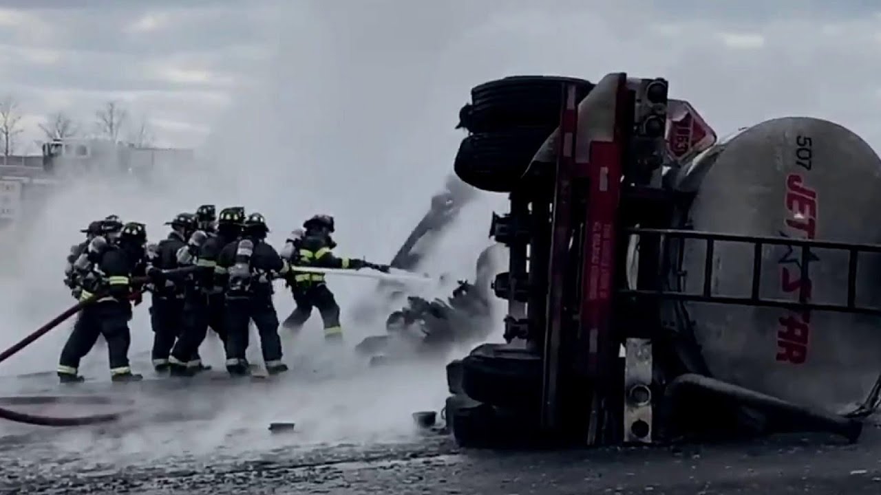 ABŞ-da reaktiv yanacaq daşıyan avtosistern partlayıb - VİDEO
