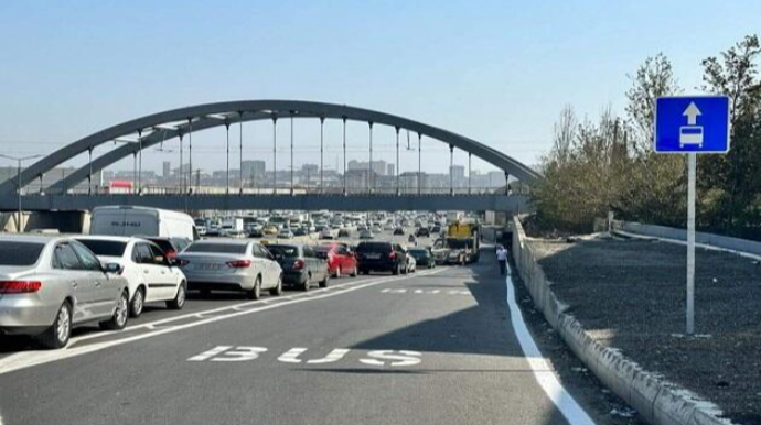 Zığdan Avtovağzala avtobus zolağı AYRILACAQ – Tıxaclara SON QOYULUR?