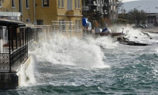 Güclü fırtına həyatı iflic etdi: Avtobus reysləri təxirə salındı