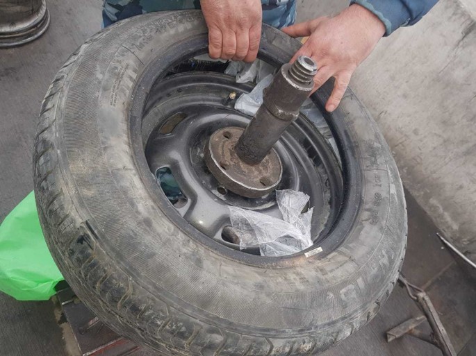 Avtomobildən mobil telefonlar və aksesuarları aşkarlanıb - FOTO