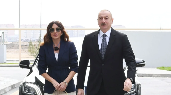 Prezidentlə xanımı Pir Ömər Sultan ziyarətgahında aparılan işlərlə tanış oldular 